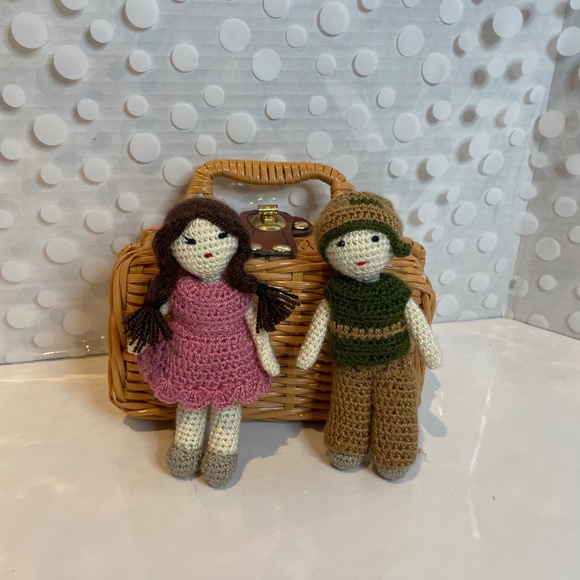 Mini 🧺 Basket with Charming Crochet Dolls - Picture 10 of 15